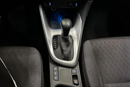 valkoinen Toyota Yaris 2022 kuva 19.