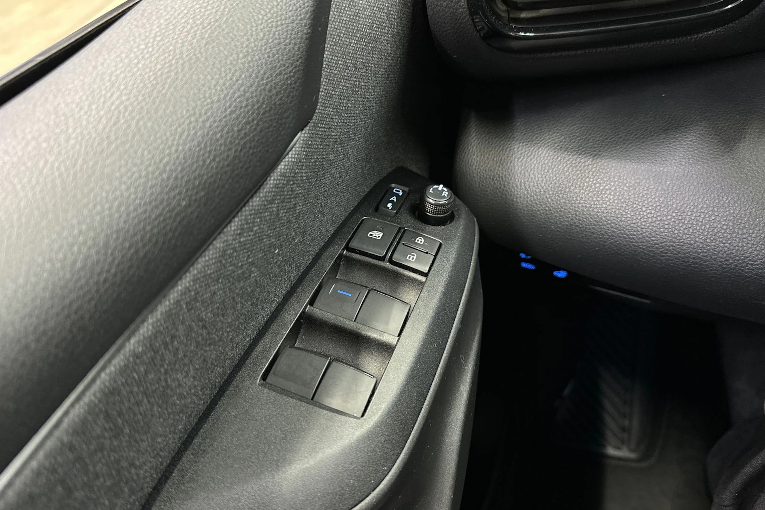 valkoinen Toyota Yaris 2022 kuva 25.