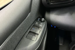 valkoinen Toyota Yaris 2022 kuva 25.