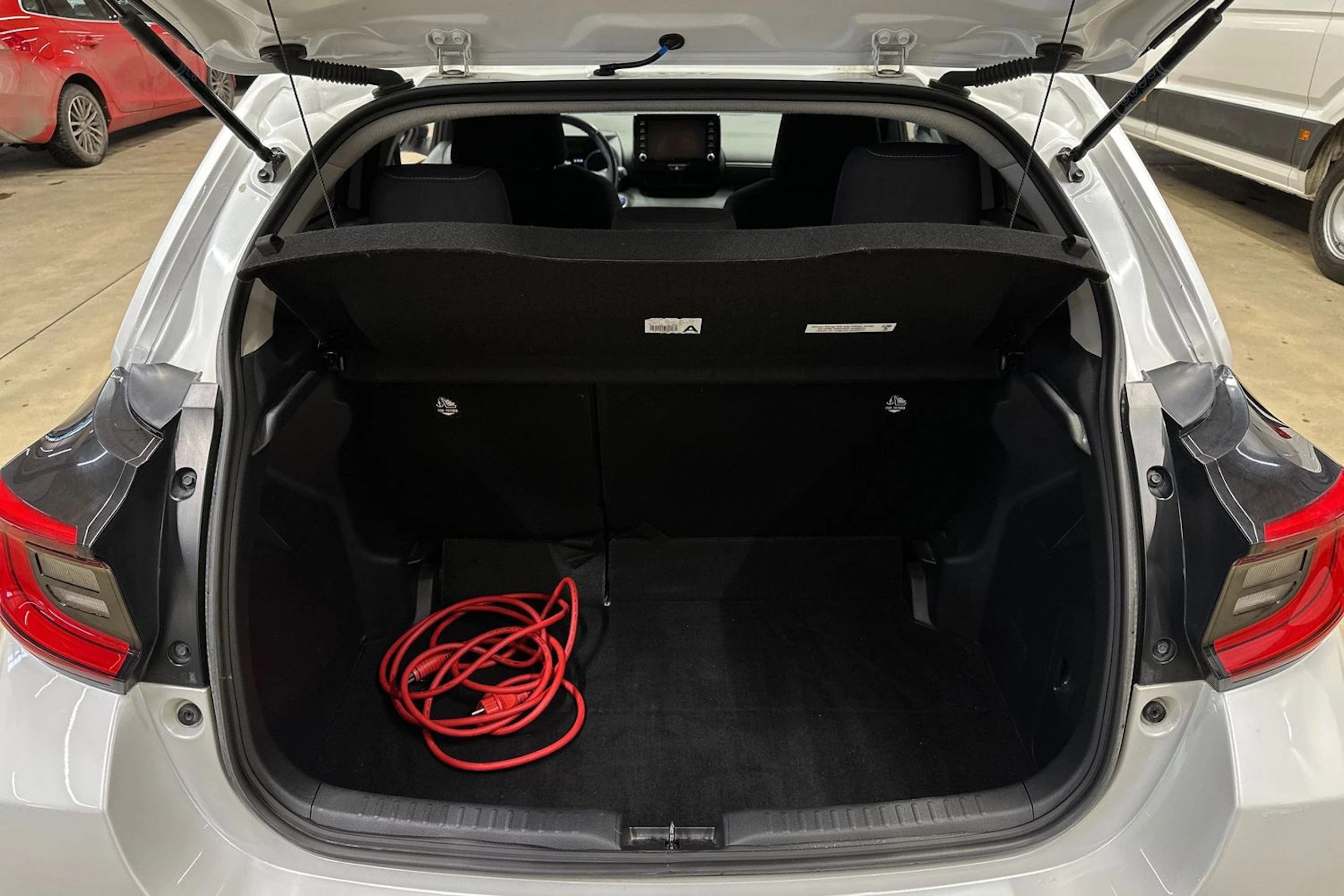 valkoinen Toyota Yaris 2022 kuva 26.