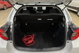 valkoinen Toyota Yaris 2022 kuva 26.