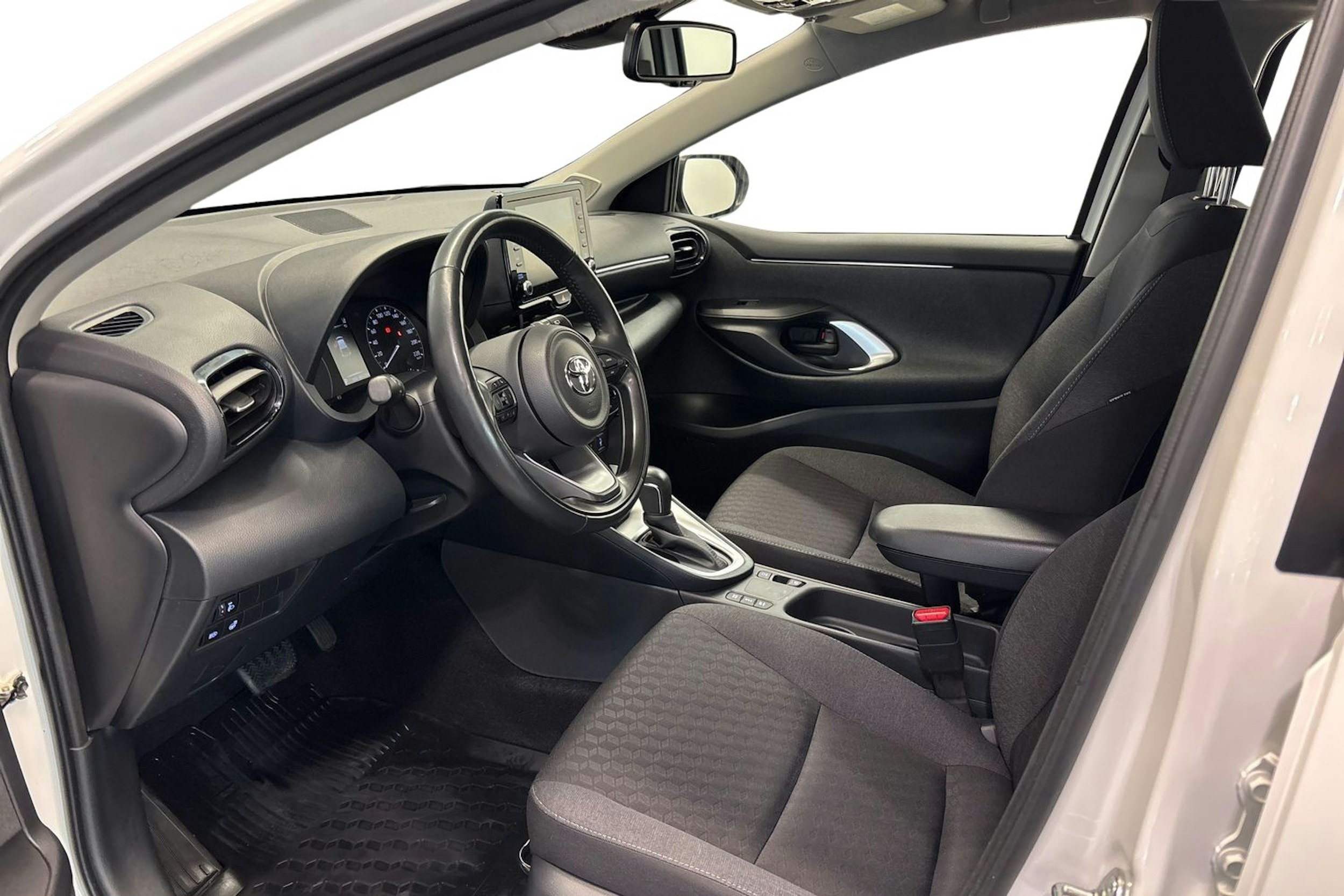 valkoinen Toyota Yaris 2022 kuva 7.