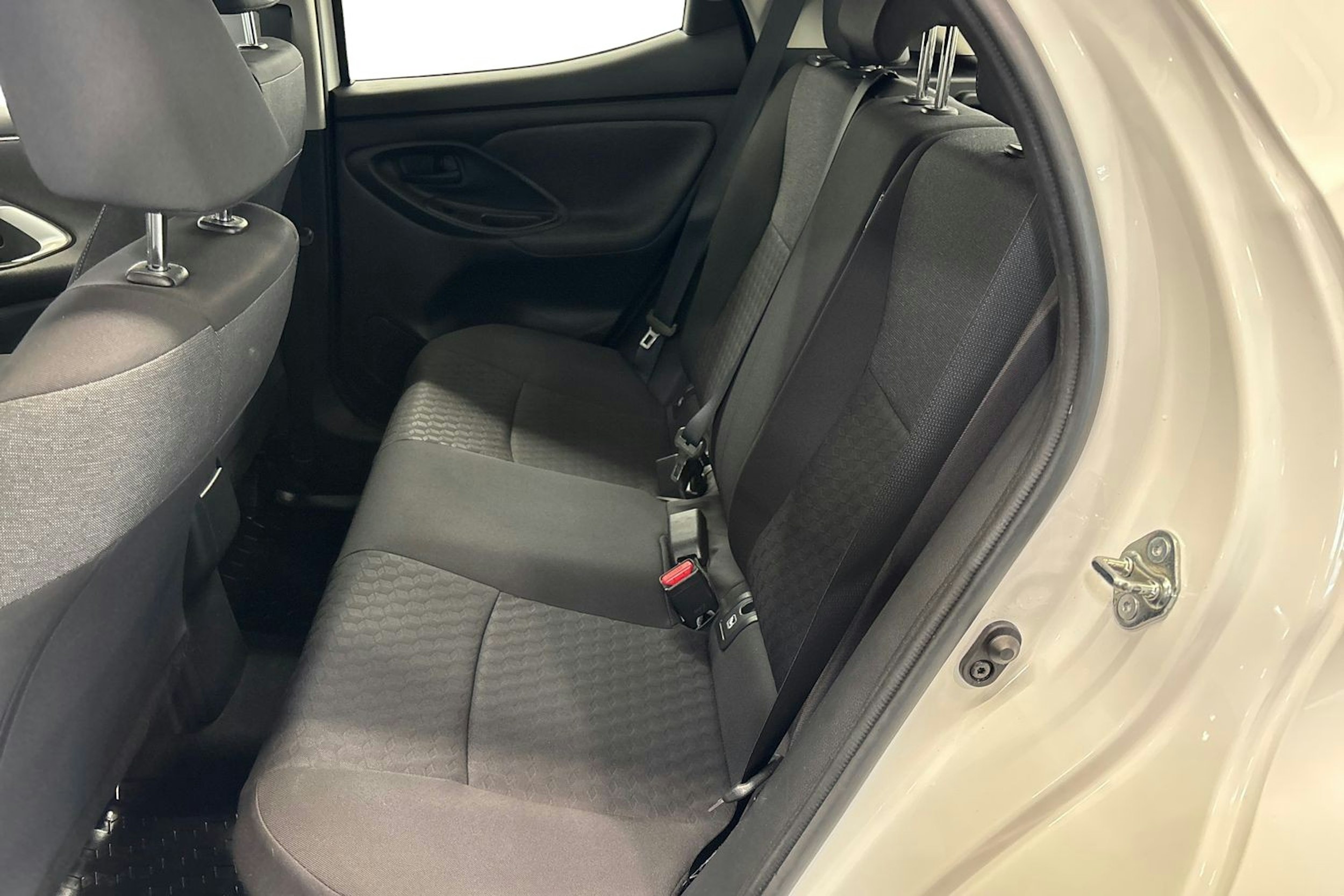 valkoinen Toyota Yaris 2022 kuva 10.