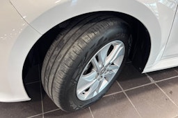 valkoinen Toyota Yaris 2022 kuva 13.