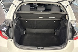 valkoinen Toyota Yaris 2022 kuva 14.