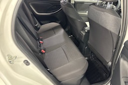 valkoinen Toyota Yaris 2022 kuva 15.