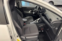 valkoinen Toyota Yaris 2022 kuva 16.