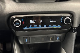 valkoinen Toyota Yaris 2022 kuva 18.