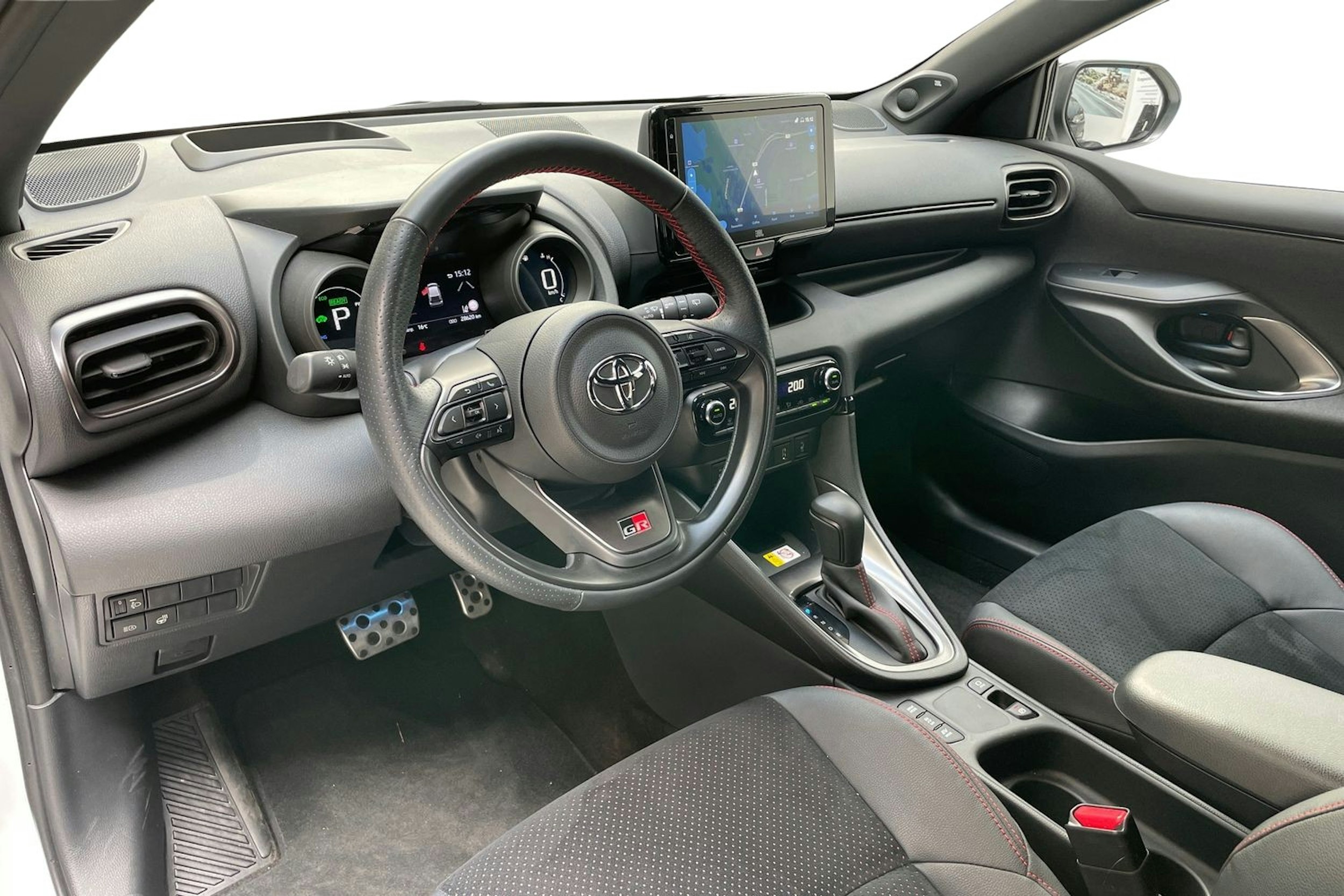 valkoinen Toyota Yaris 2022 kuva 7.