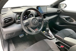 valkoinen Toyota Yaris 2022 kuva 7.