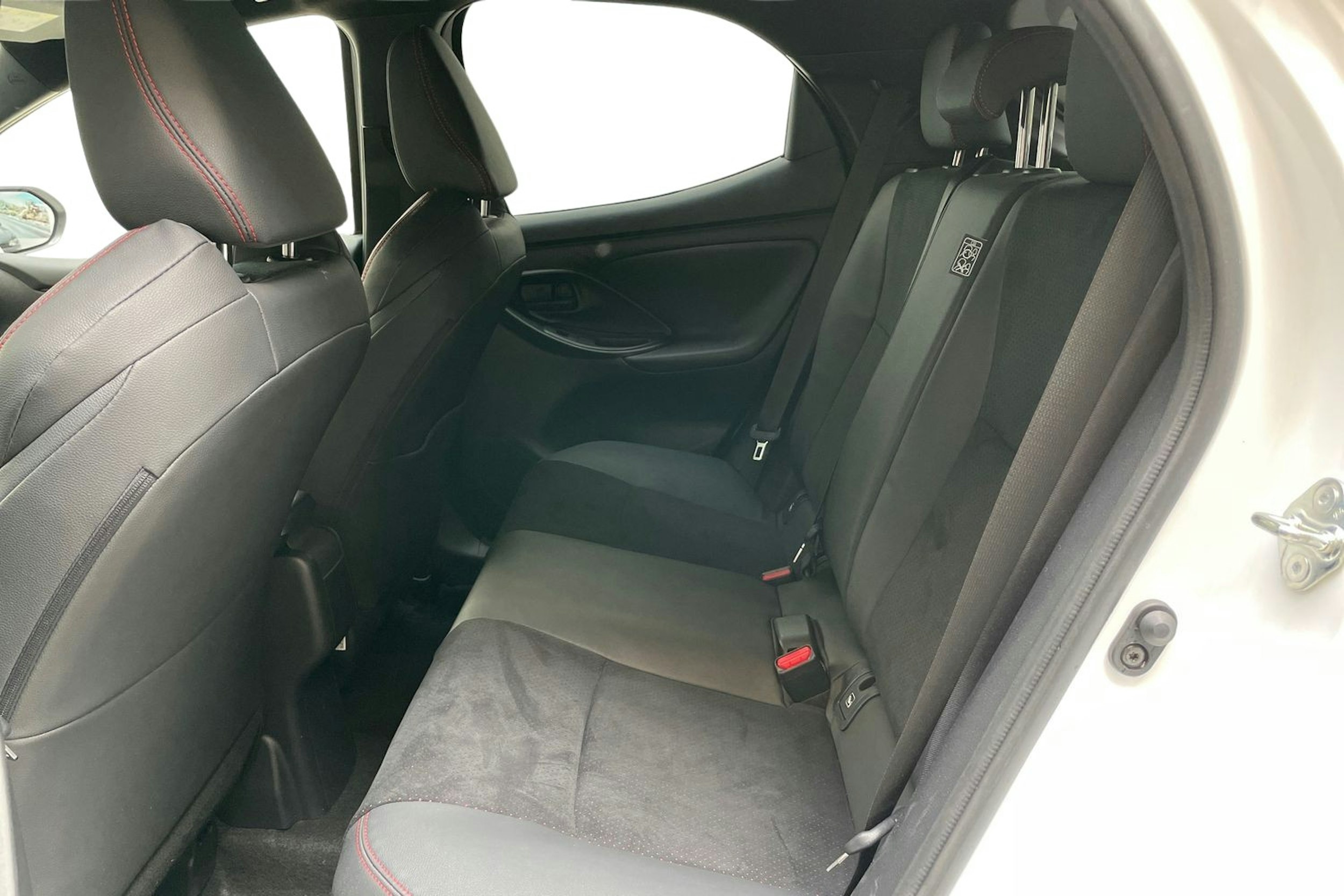 valkoinen Toyota Yaris 2022 kuva 10.
