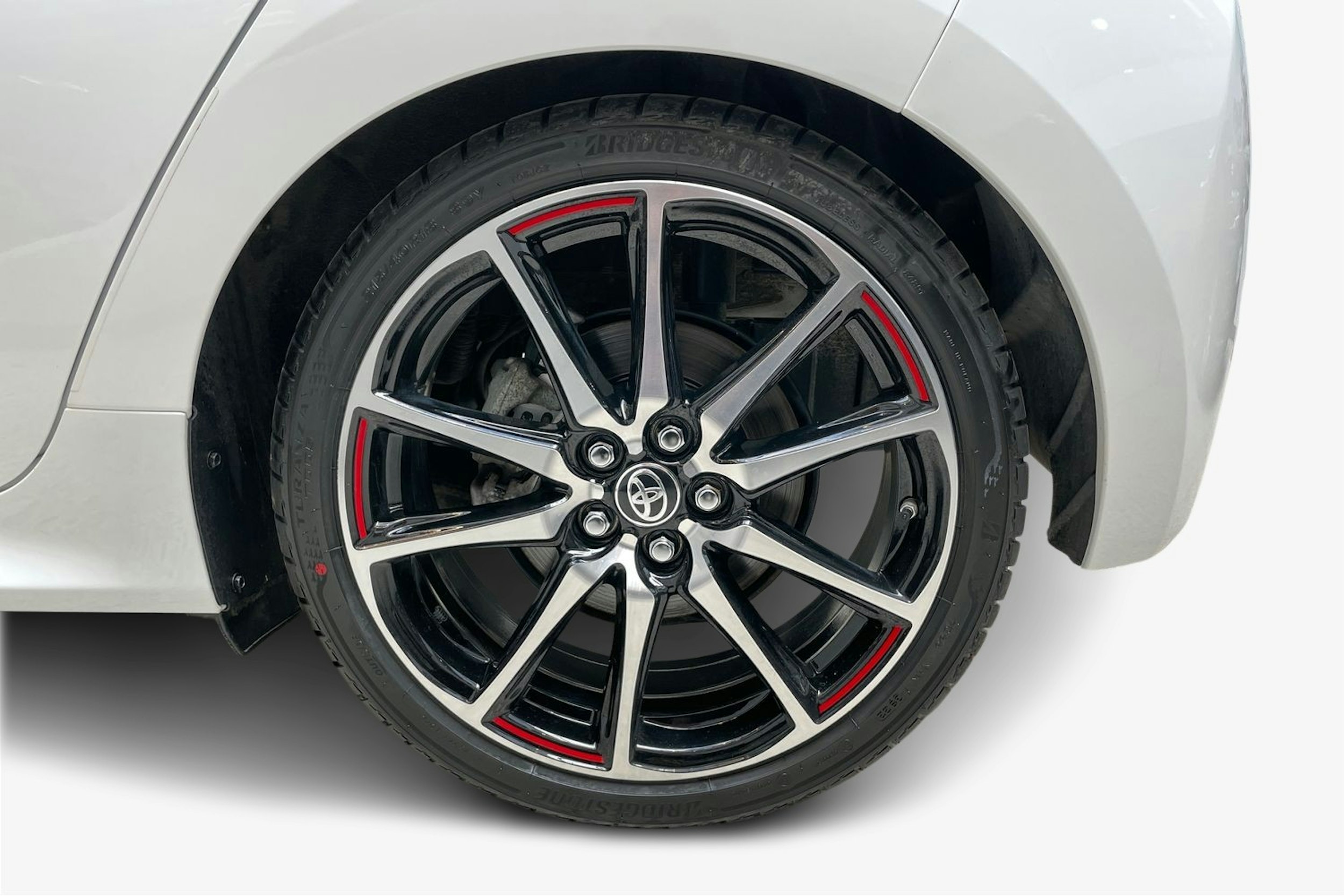 valkoinen Toyota Yaris 2022 kuva 11.