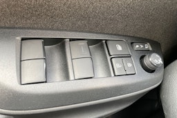 valkoinen Toyota Yaris 2022 kuva 17.