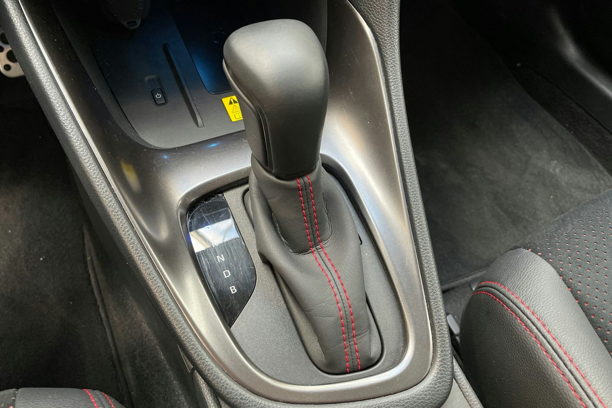 valkoinen Toyota Yaris 2022 kuva 25.