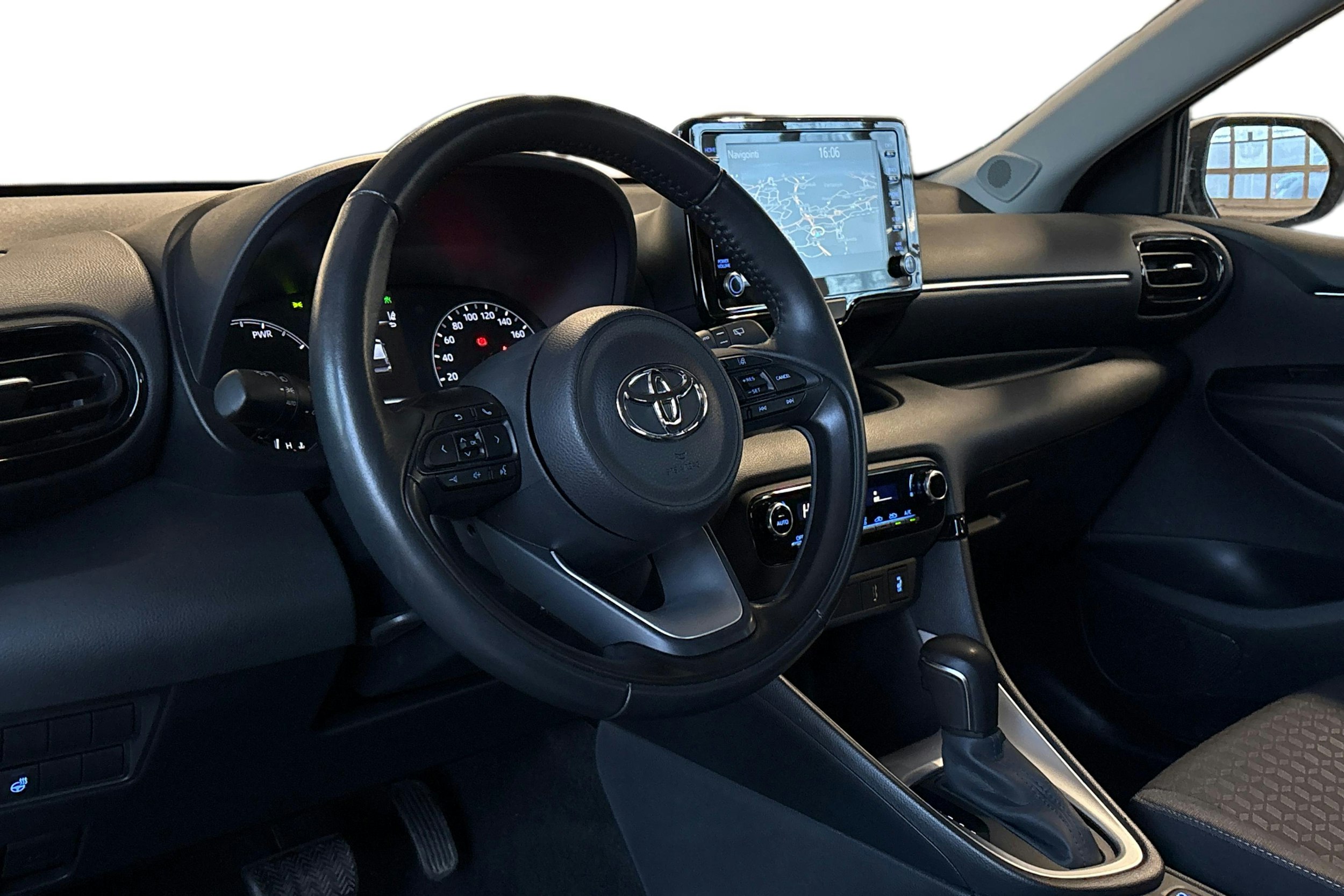 valkoinen Toyota Yaris 2022 kuva 3.