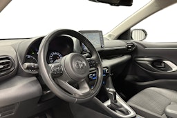 valkoinen Toyota Yaris 2022 kuva 7.