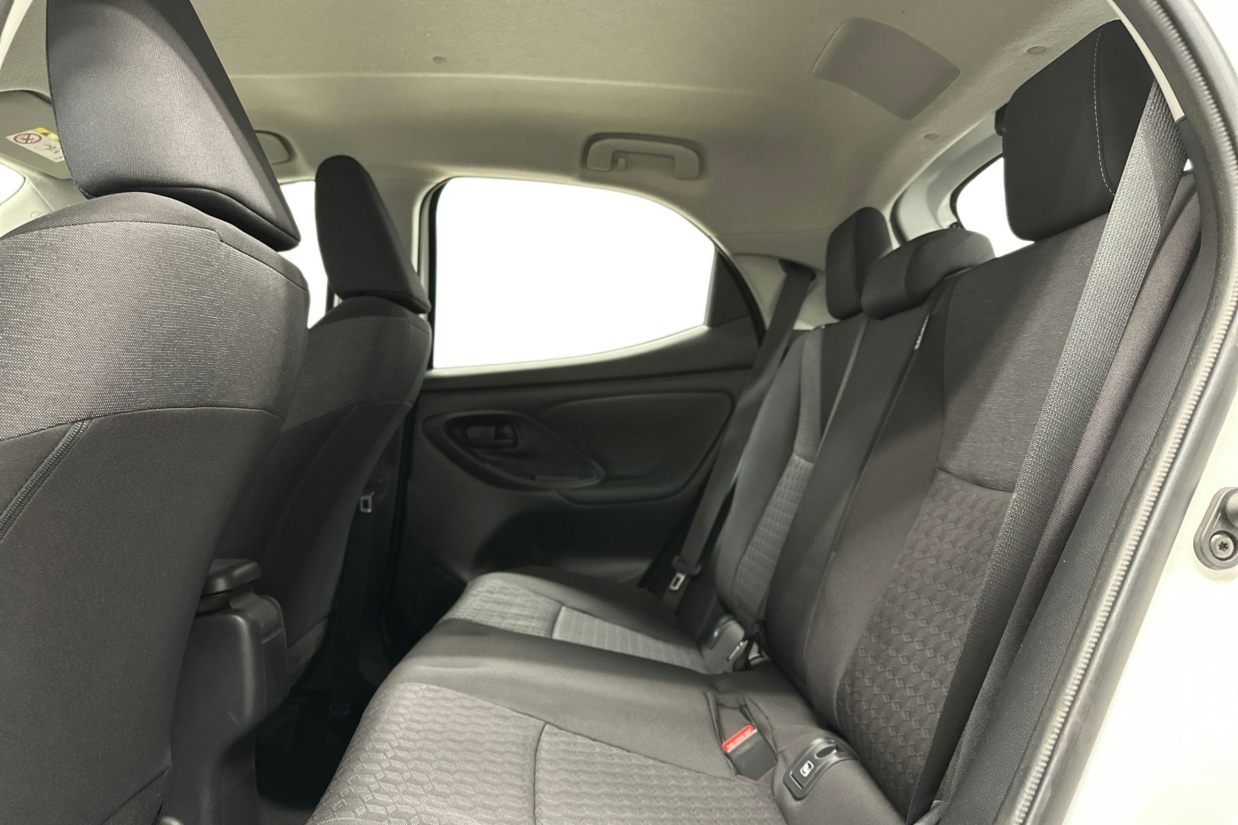 valkoinen Toyota Yaris 2022 kuva 10.