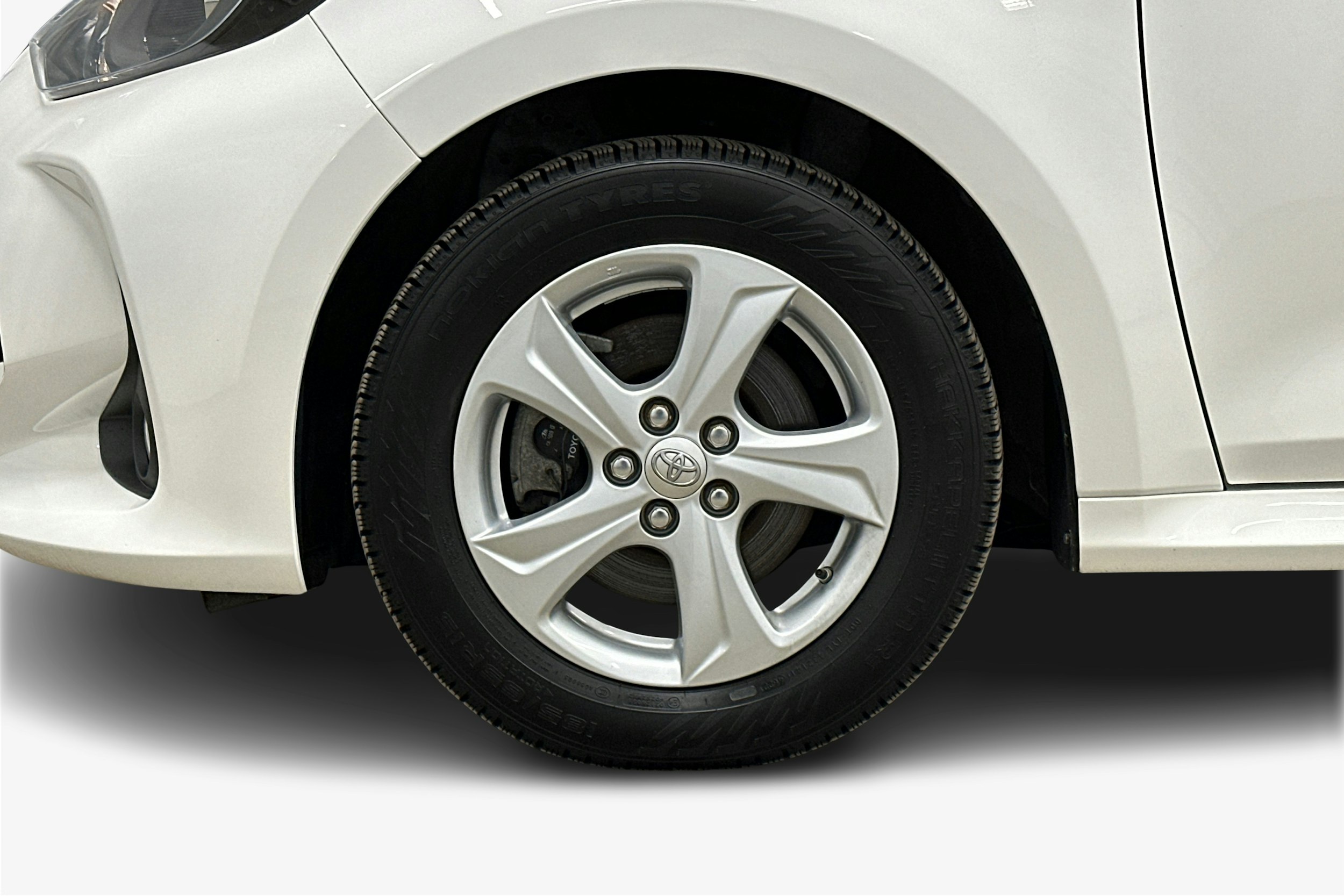 valkoinen Toyota Yaris 2022 kuva 11.