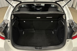 valkoinen Toyota Yaris 2022 kuva 14.