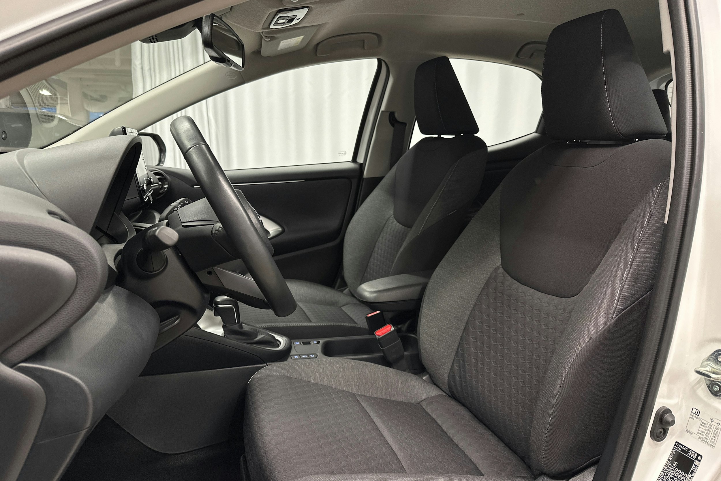 valkoinen Toyota Yaris 2022 kuva 15.