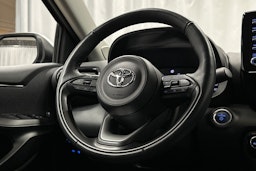 valkoinen Toyota Yaris 2022 kuva 16.