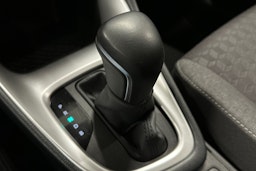 valkoinen Toyota Yaris 2022 kuva 24.