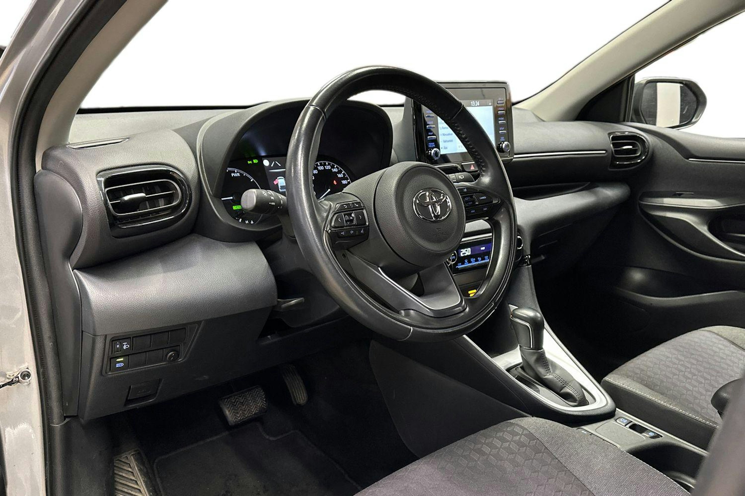 harmaa Toyota Yaris 2022 kuva 7.