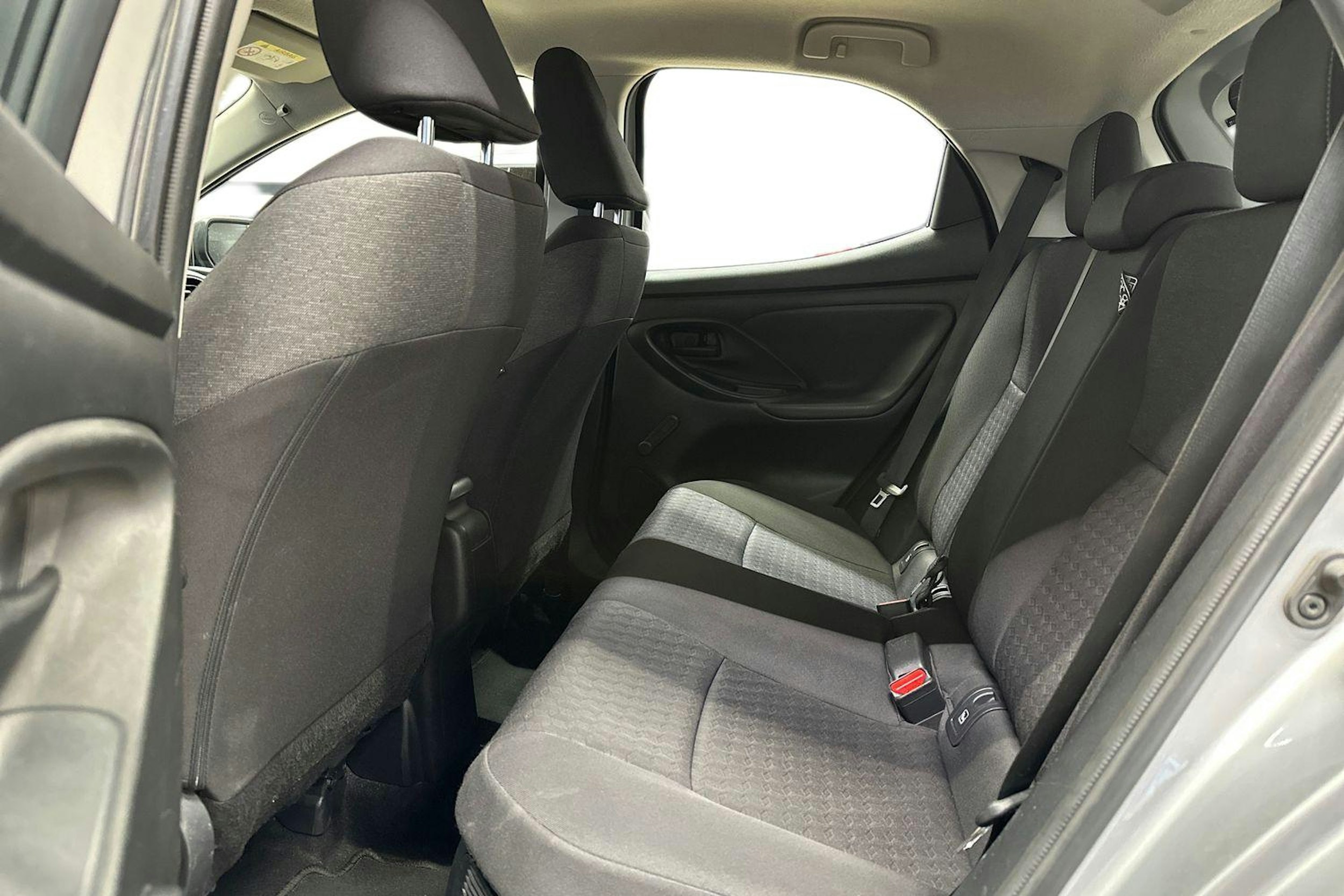 harmaa Toyota Yaris 2022 kuva 10.