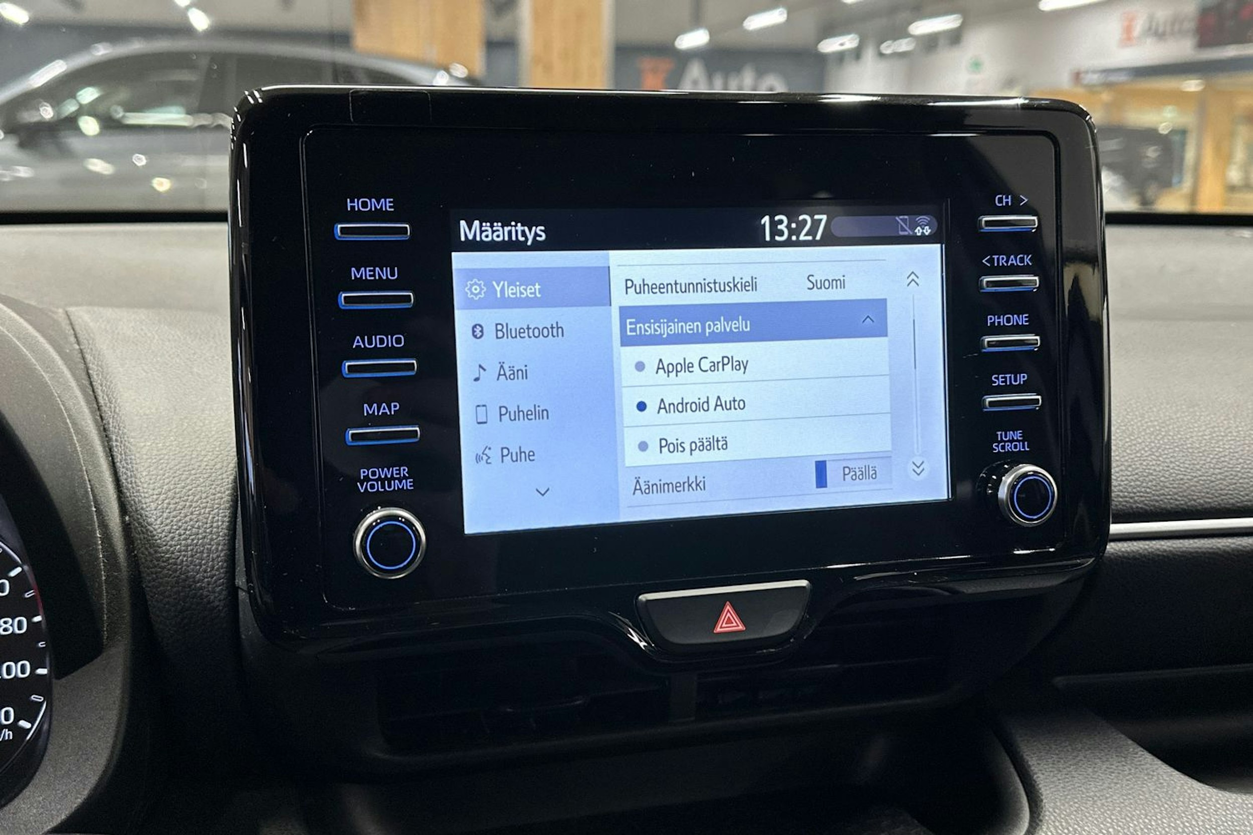 harmaa Toyota Yaris 2022 kuva 15.