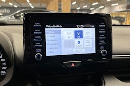 harmaa Toyota Yaris 2022 kuva 16.