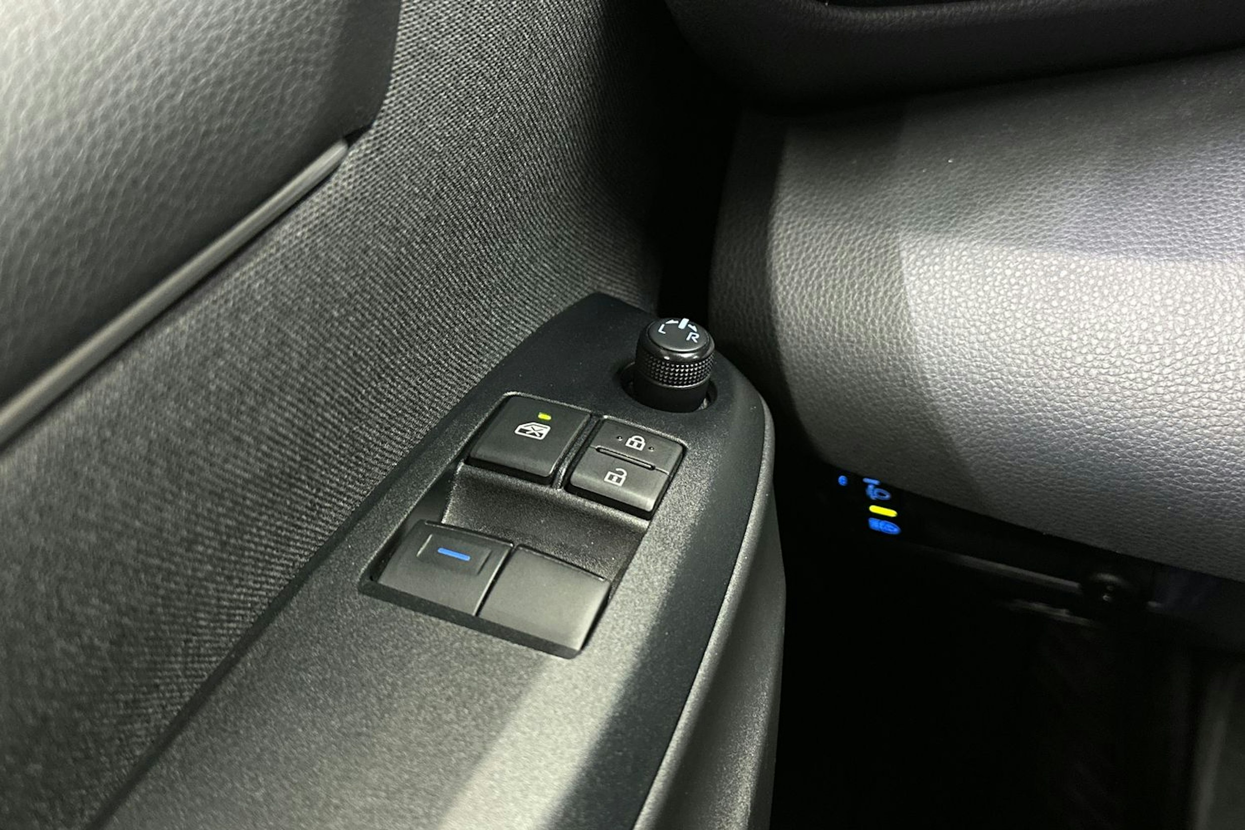 harmaa Toyota Yaris 2022 kuva 22.