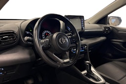 musta Toyota Yaris 2022 kuva 3.