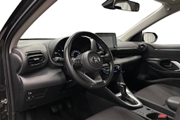 musta Toyota Yaris 2022 kuva 7.