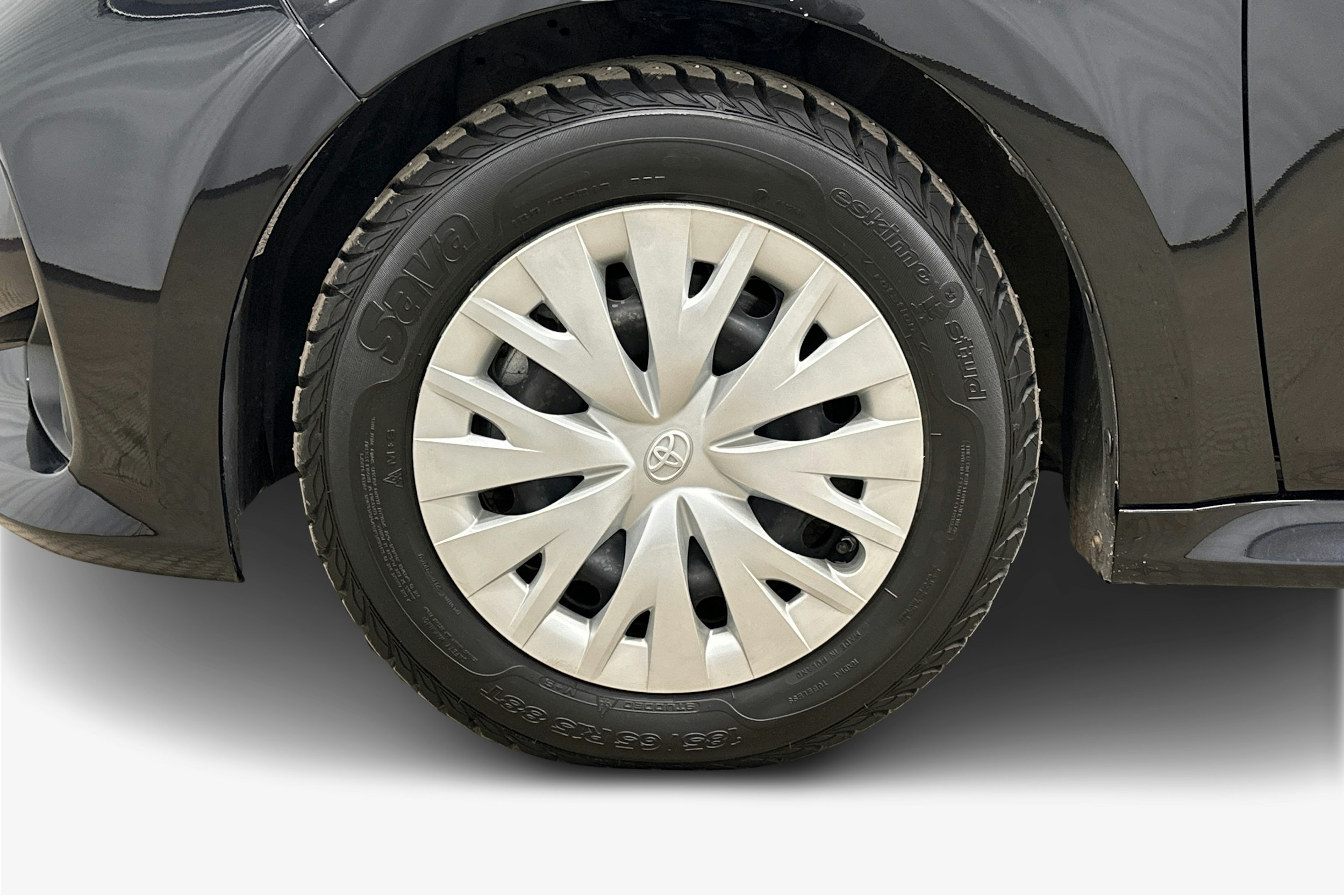 musta Toyota Yaris 2022 kuva 11.