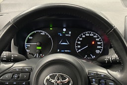 musta Toyota Yaris 2022 kuva 19.