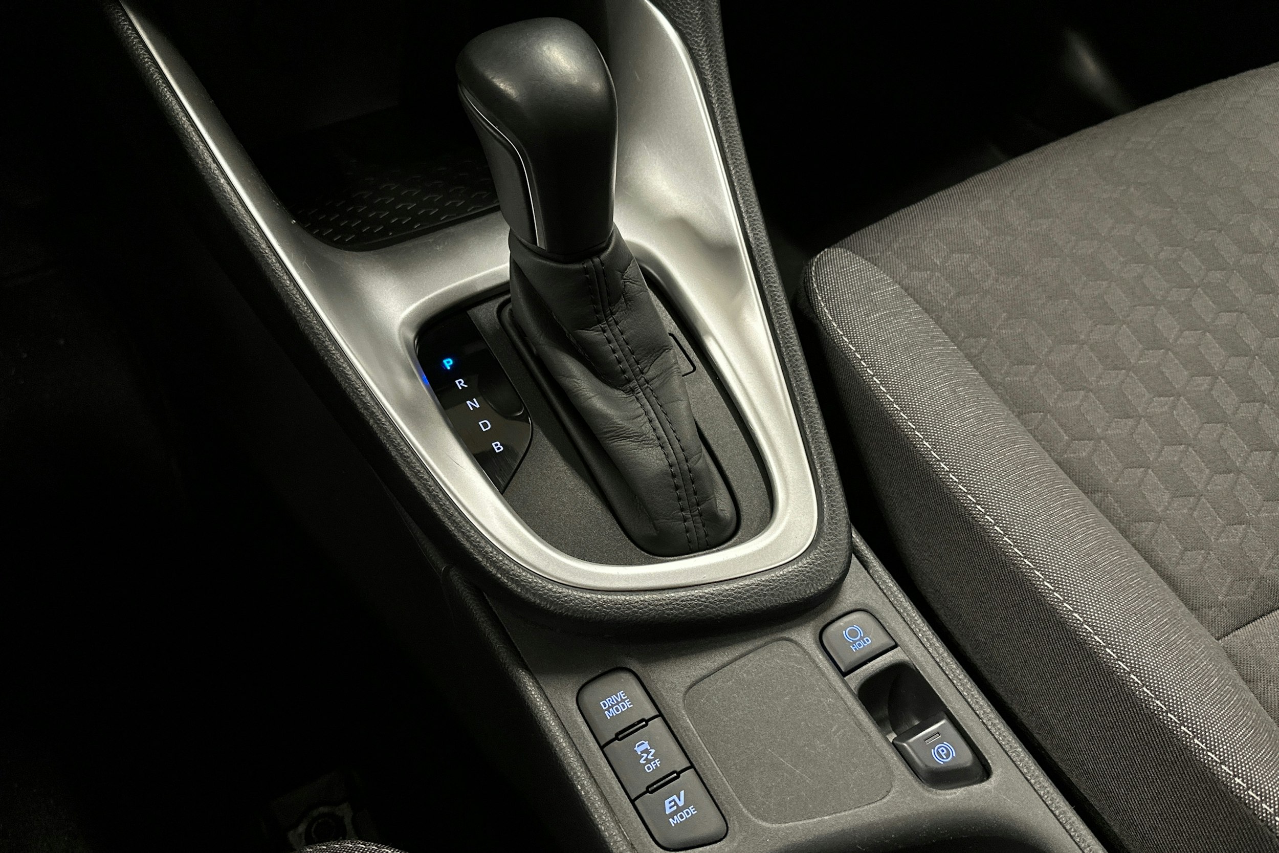 musta Toyota Yaris 2022 kuva 20.