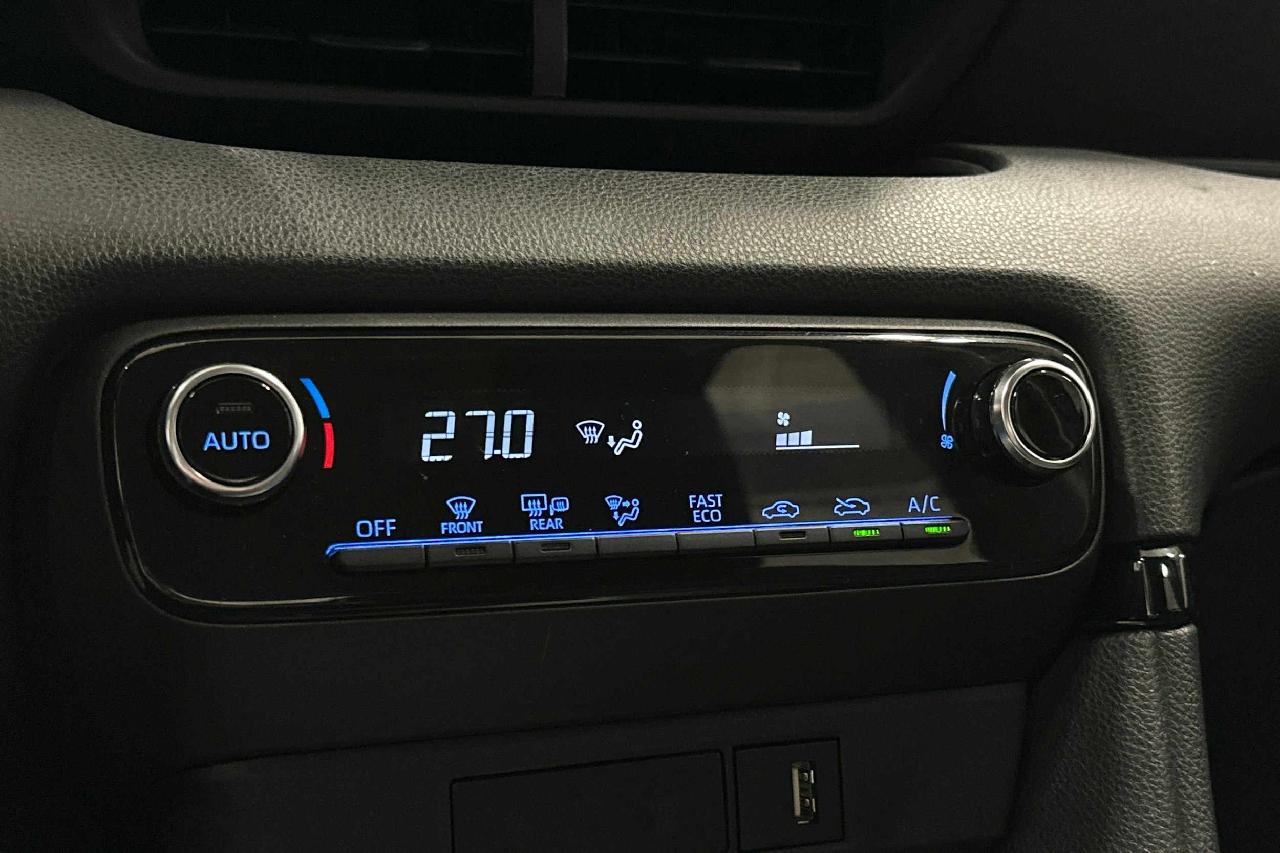 musta Toyota Yaris 2022 kuva 21.