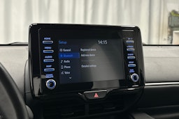 musta Toyota Yaris 2022 kuva 23.