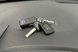 musta Toyota Yaris 2022 kuva 26.