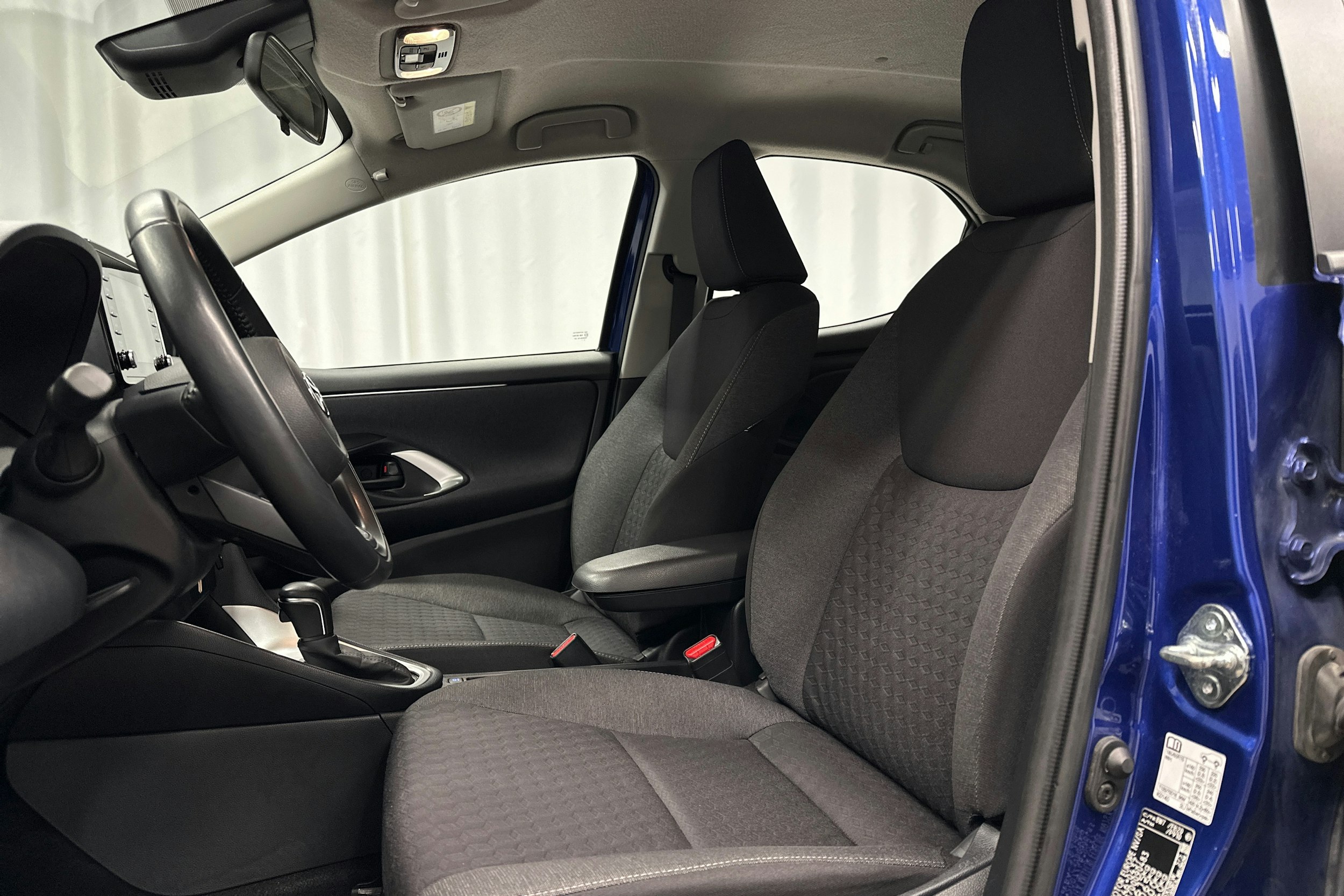 sininen Toyota Yaris 2022 kuva 11.