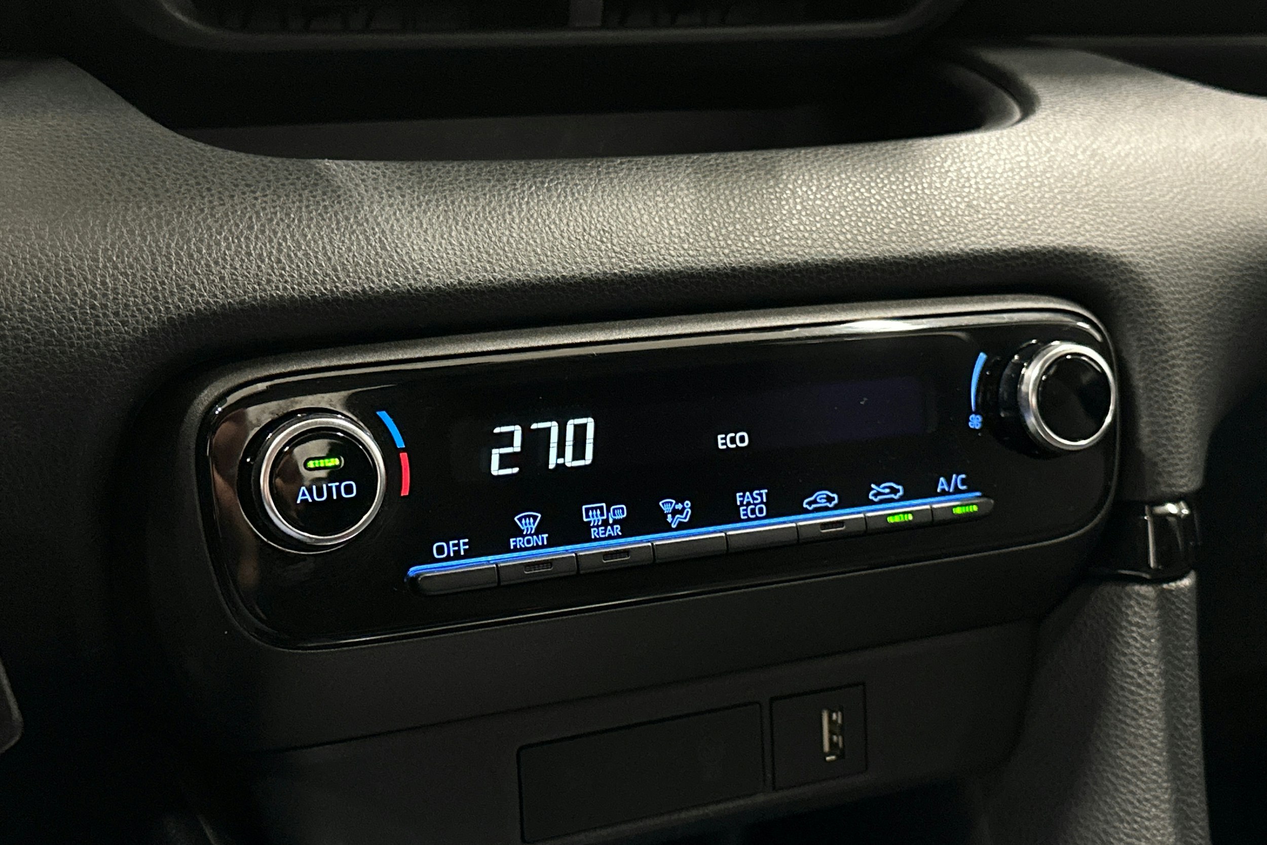 sininen Toyota Yaris 2022 kuva 17.