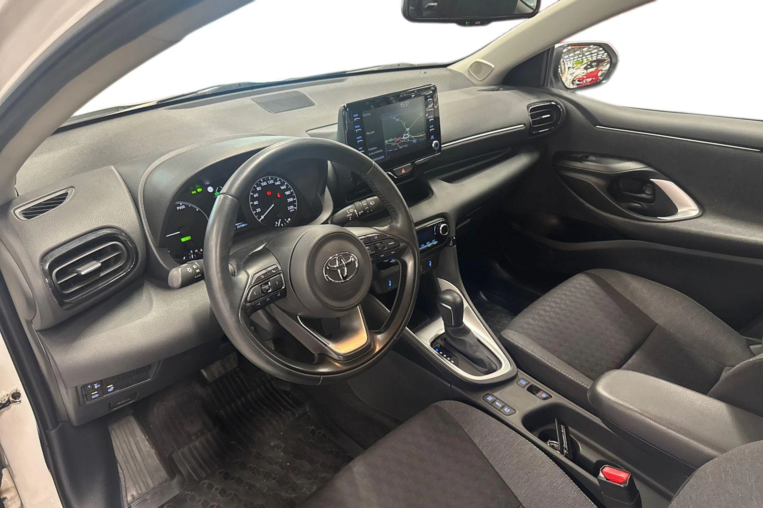 valkoinen Toyota Yaris 2022 kuva 3.