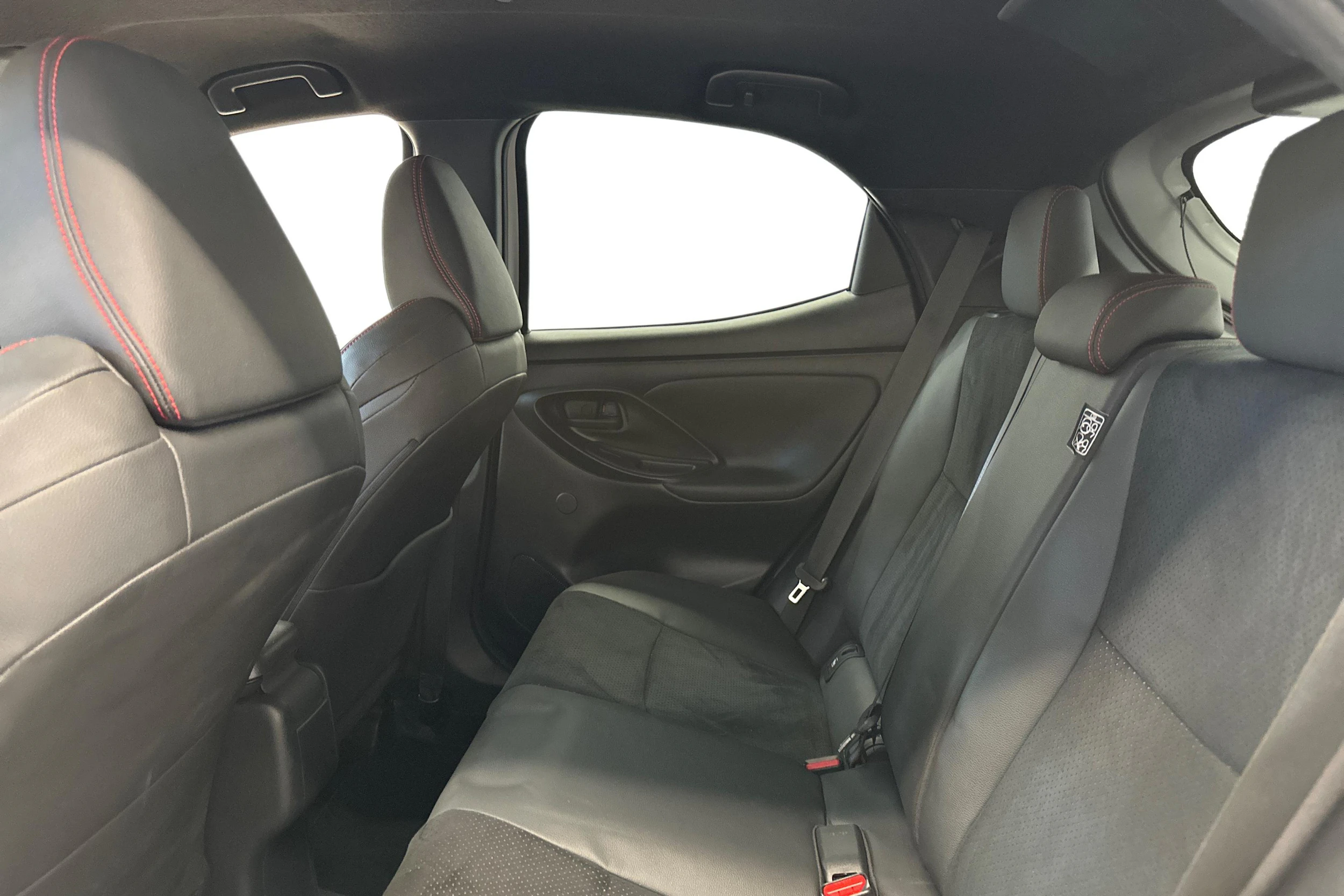 harmaa Toyota Yaris 2022 kuva 8.