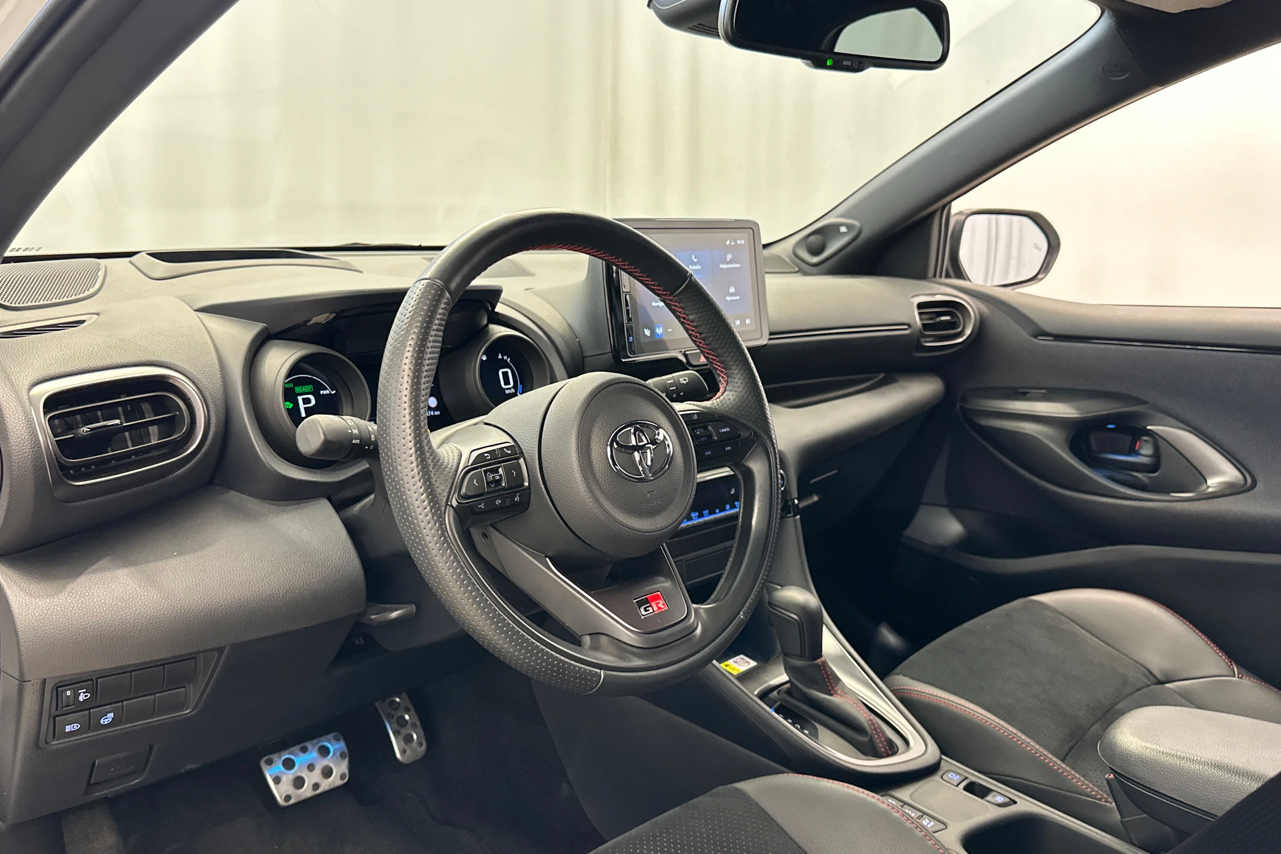 harmaa Toyota Yaris 2022 kuva 10.