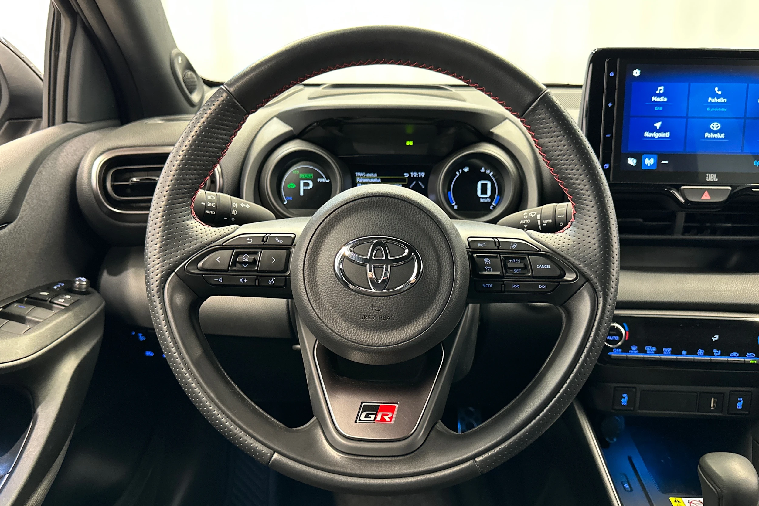 harmaa Toyota Yaris 2022 kuva 12.