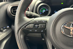 harmaa Toyota Yaris 2022 kuva 13.