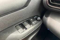 harmaa Toyota Yaris 2022 kuva 23.