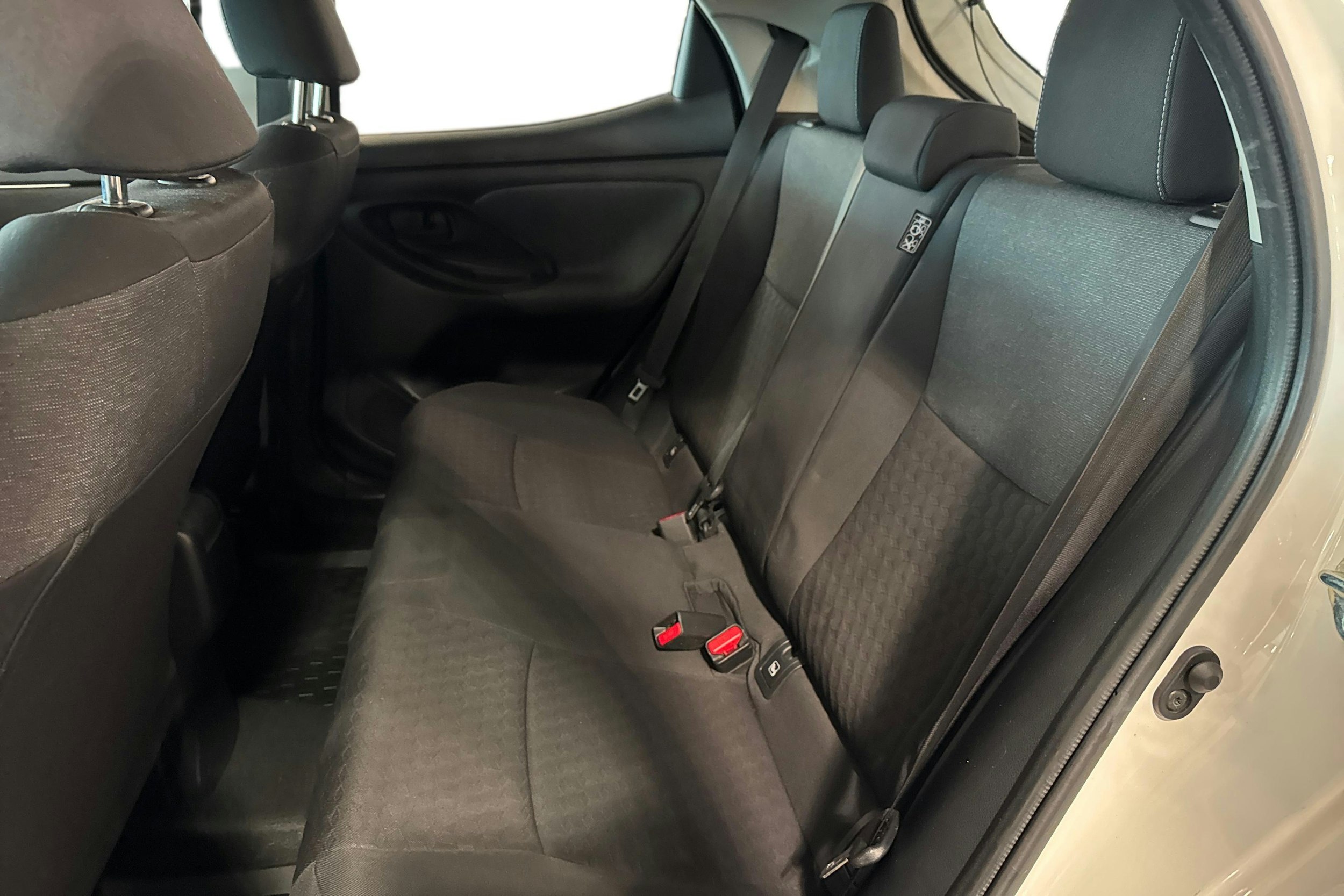 valkoinen Toyota Yaris 2022 kuva 10.