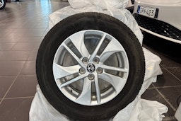 valkoinen Toyota Yaris 2022 kuva 13.