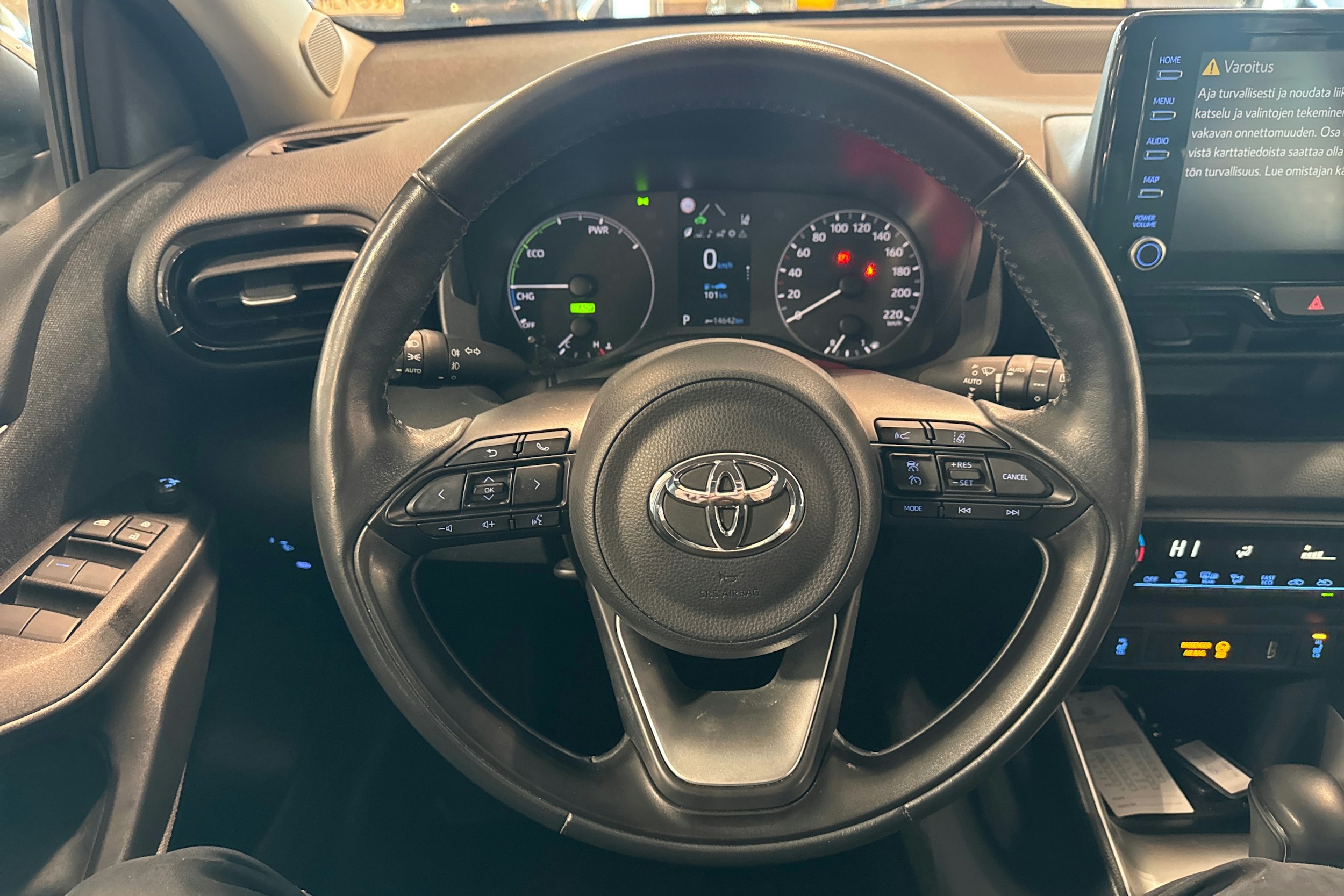 valkoinen Toyota Yaris 2022 kuva 14.